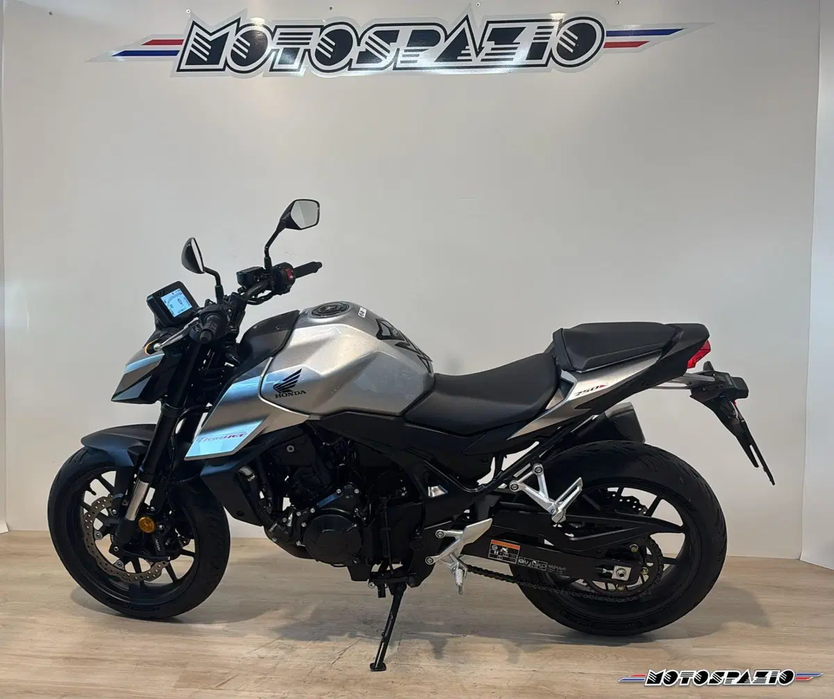 Honda CB 750 Hornet (2025) (2)
