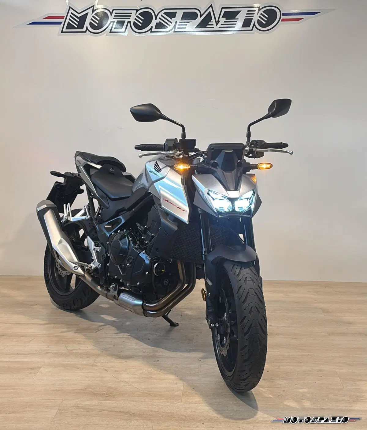 Honda CB 750 Hornet (2025) (4)