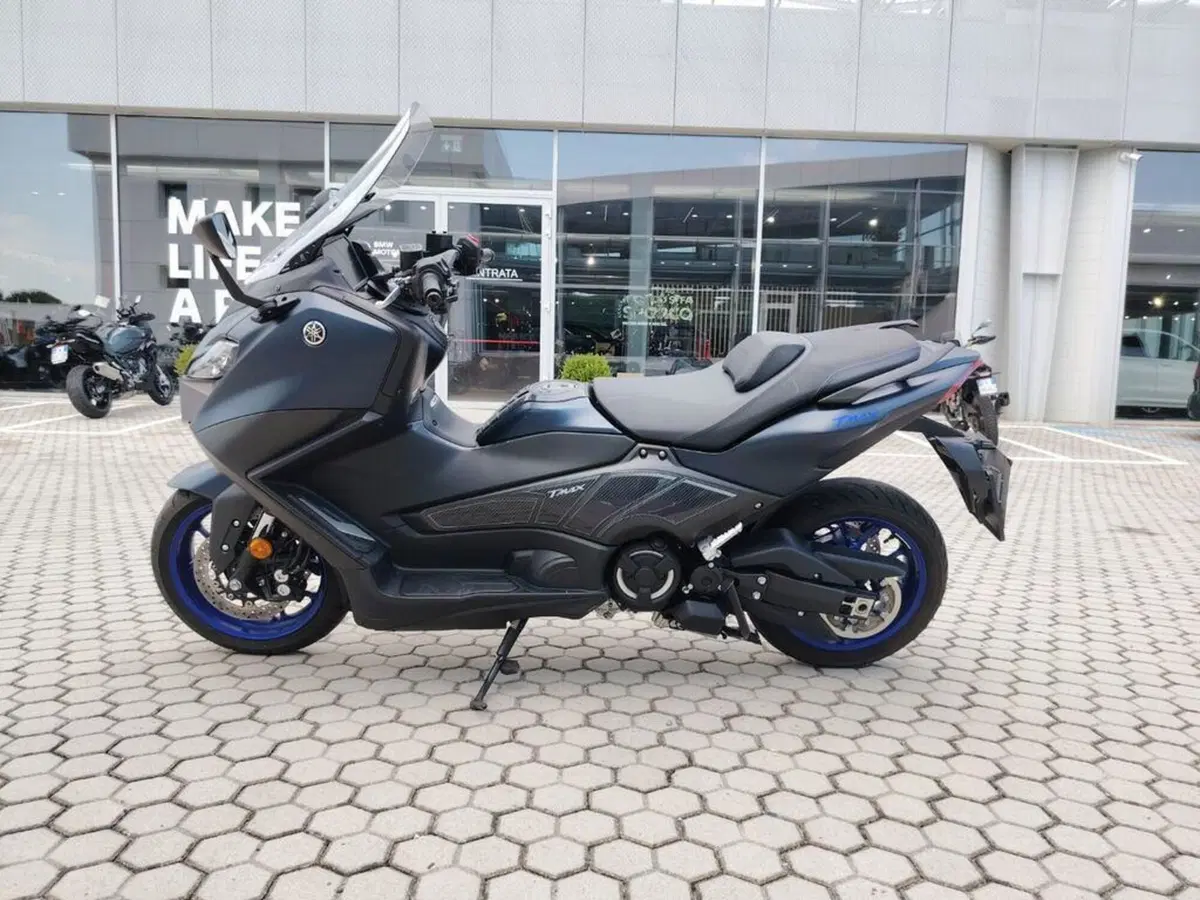 Yamaha T-Max 560 (2022 - 24) (4)