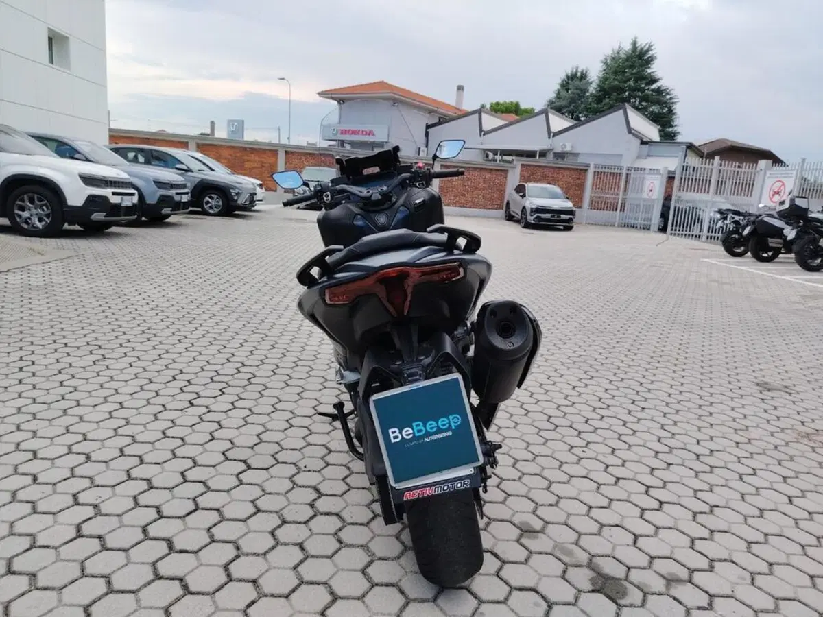 Yamaha T-Max 560 (2022 - 24) (6)