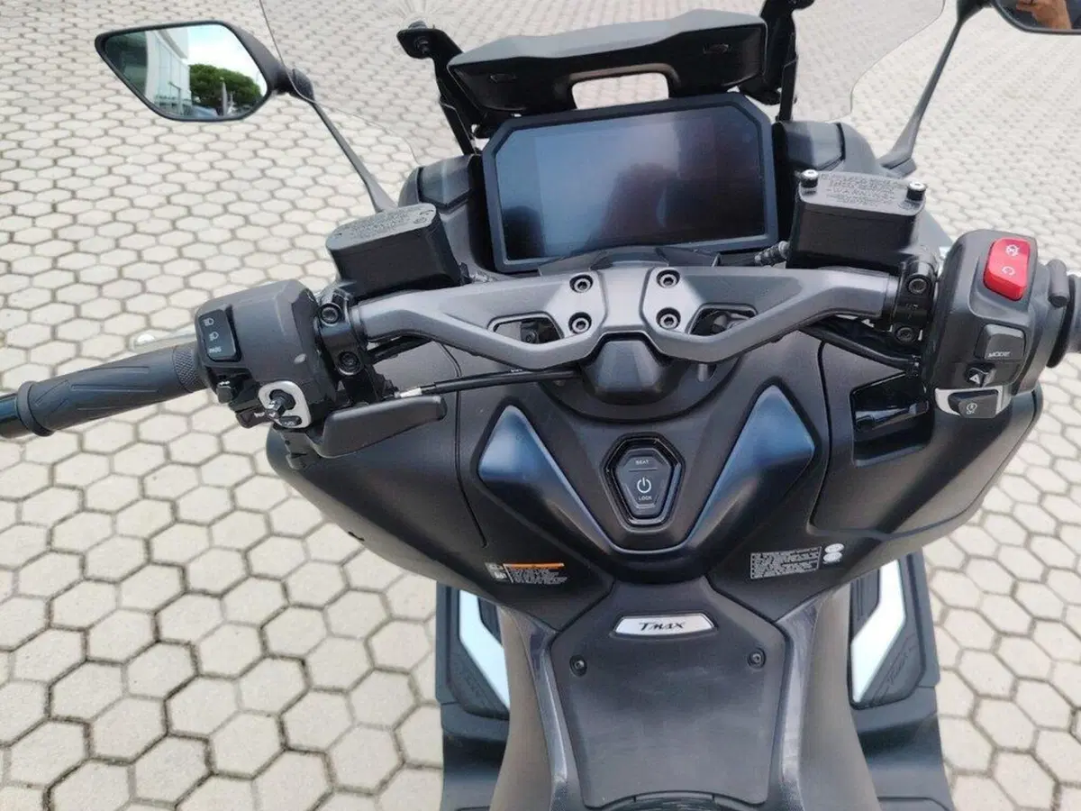 Yamaha T-Max 560 (2022 - 24) (11)