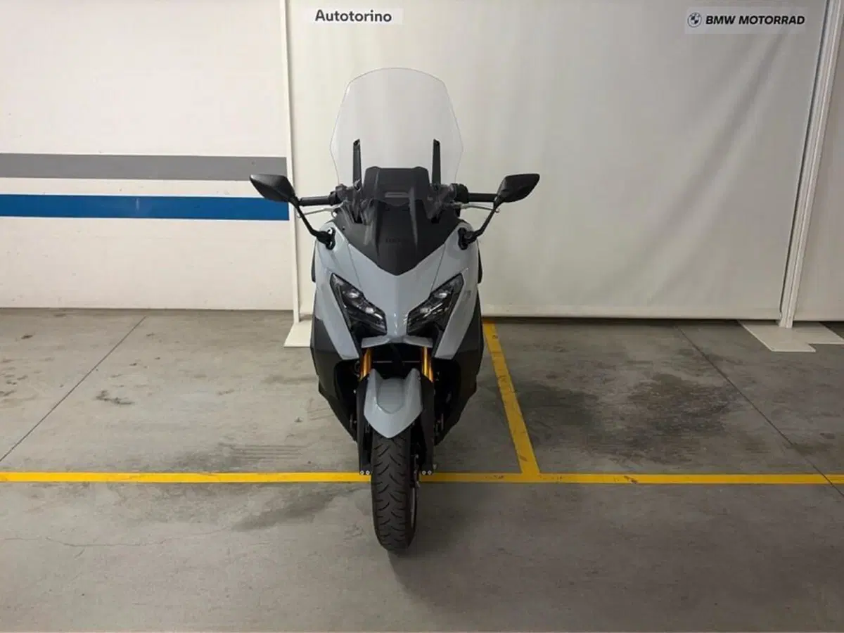Yamaha T-Max 560 Tech Max (2025 - 26) (2)