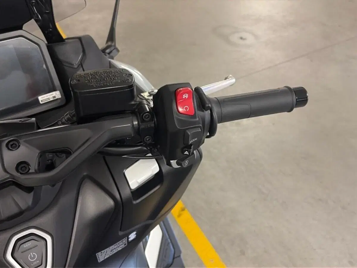Yamaha T-Max 560 Tech Max (2025 - 26) (8)