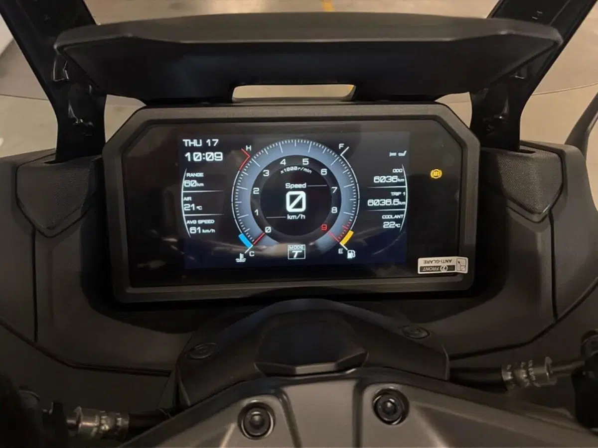 Yamaha T-Max 560 Tech Max (2025 - 26) (9)