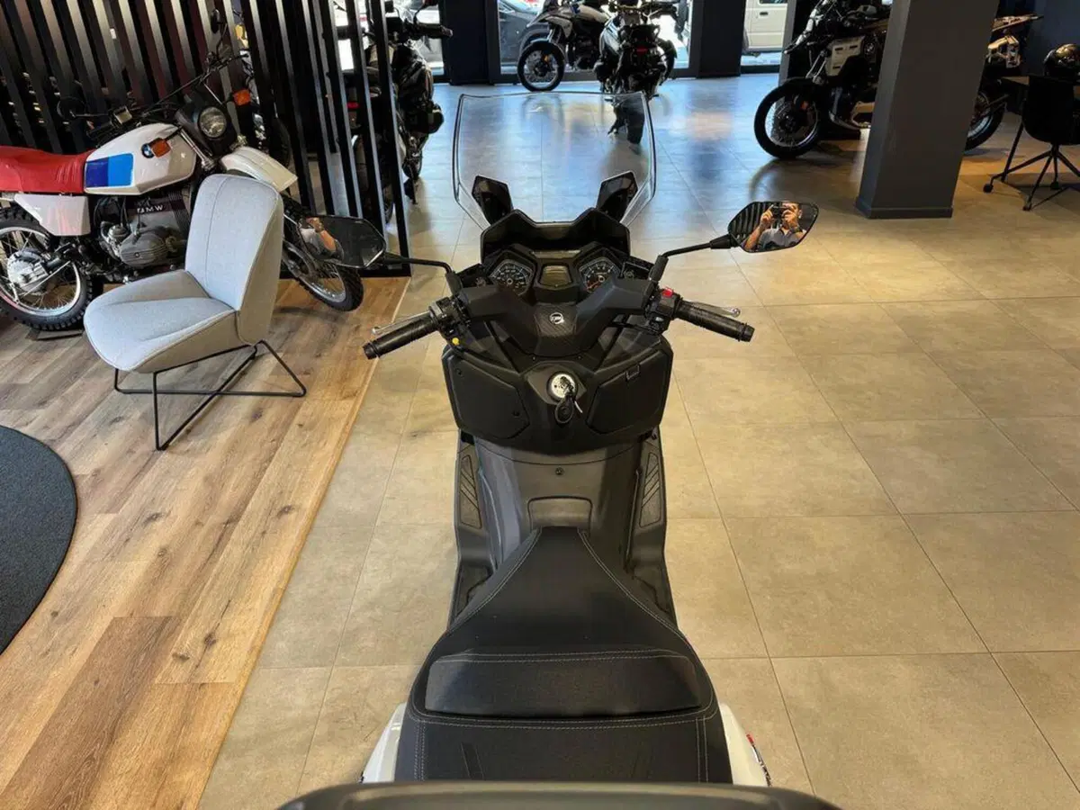 Sym Joymax 300 Z+ (2021 - 24) (9)