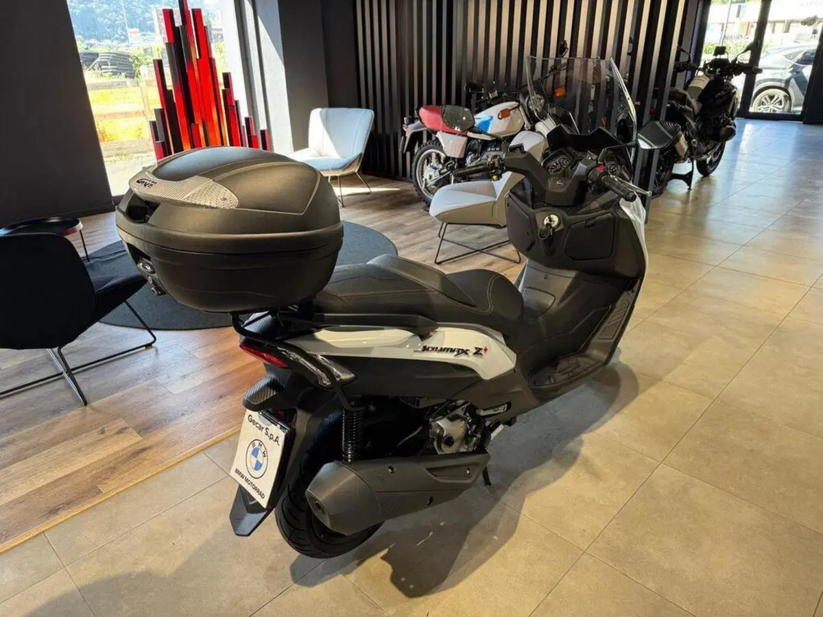 Sym Joymax 300 Z+ (2021 - 24) (8)