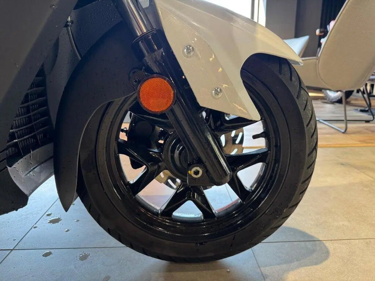 Sym Joymax 300 Z+ (2021 - 24) (14)