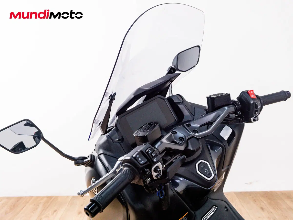 Yamaha T-Max 560 Tech Max (2025 - 26) (11)
