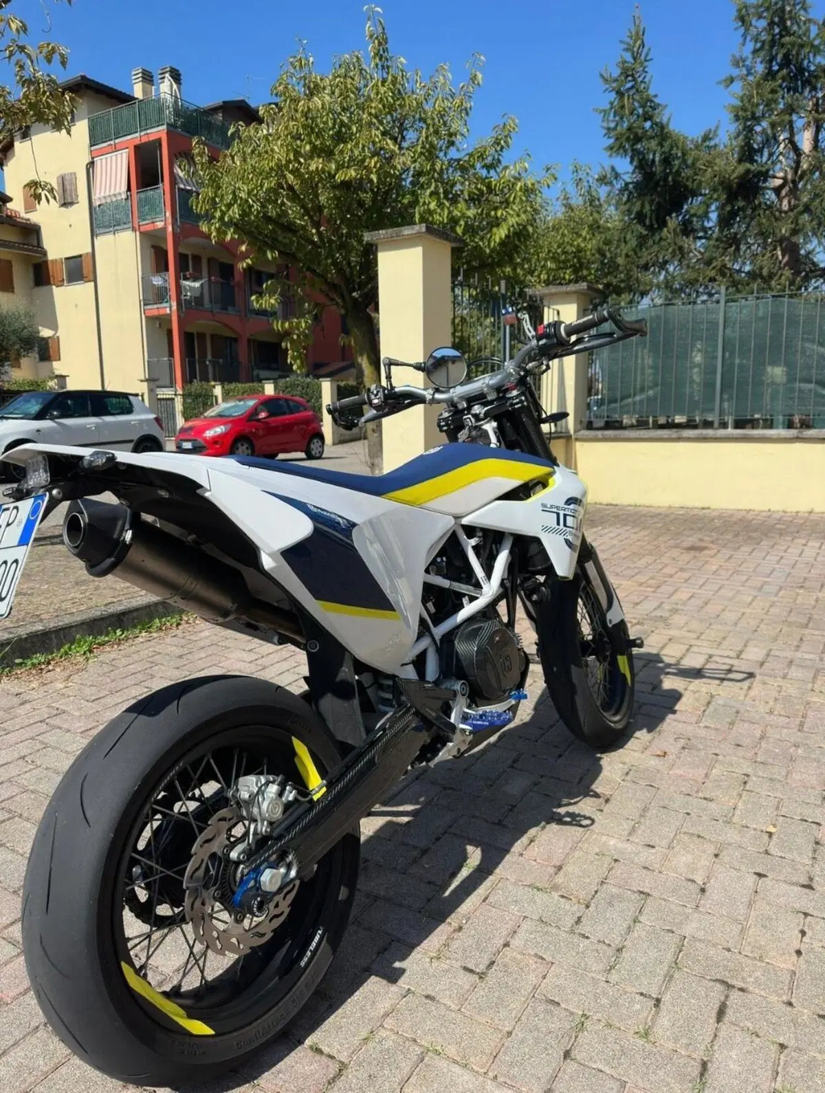 Husqvarna 701 Supermoto (2017 - 19) (3)
