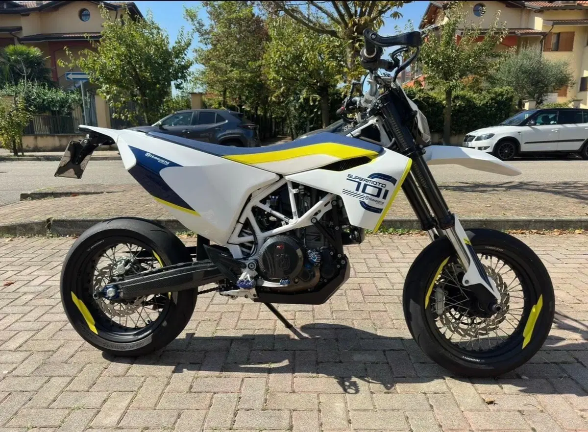 Husqvarna 701 Supermoto (2017 - 19) (4)