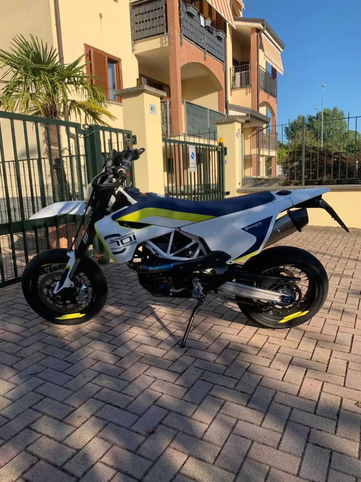 Husqvarna 701 Supermoto (2017 - 19) (9)