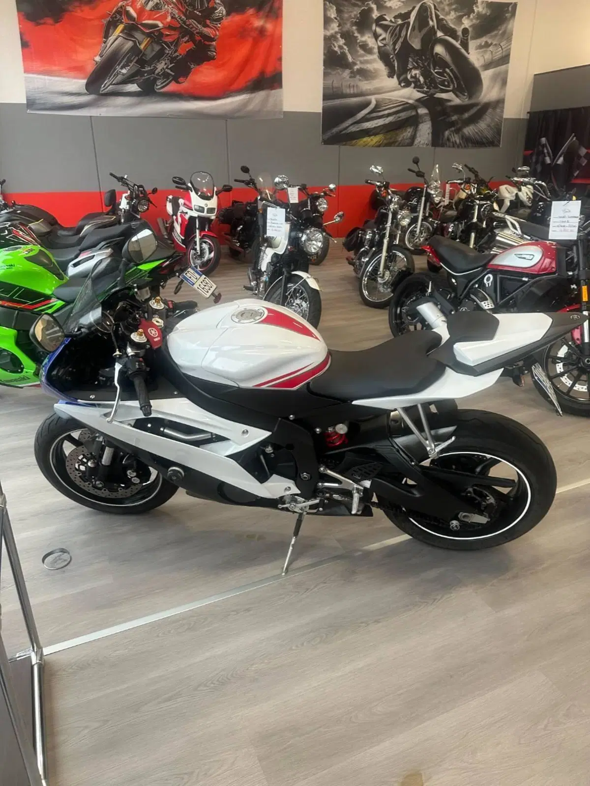 Yamaha YZF R6 (2008 - 09) (3)