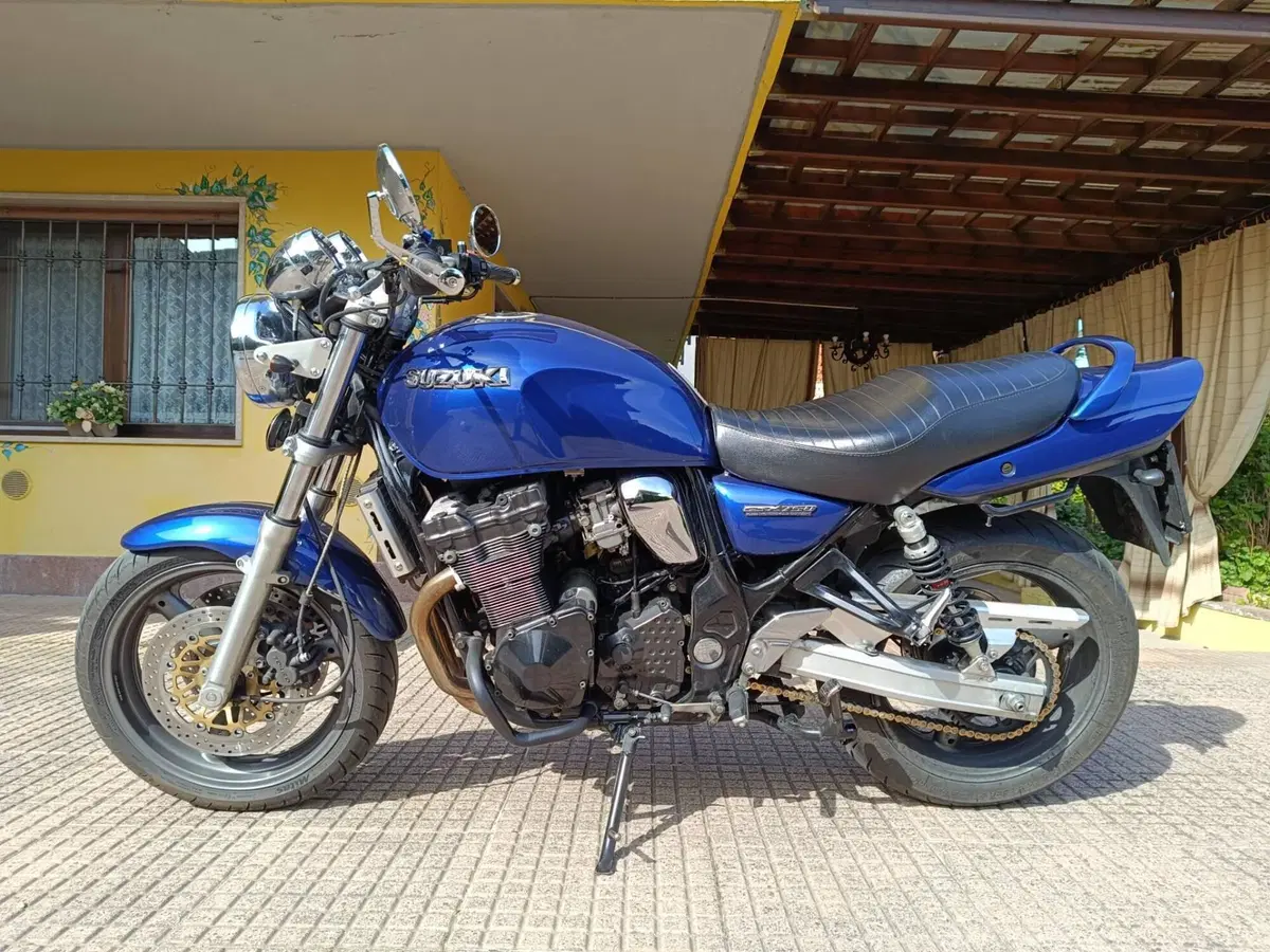 Suzuki GSX 750 (1998 - 03) (6)
