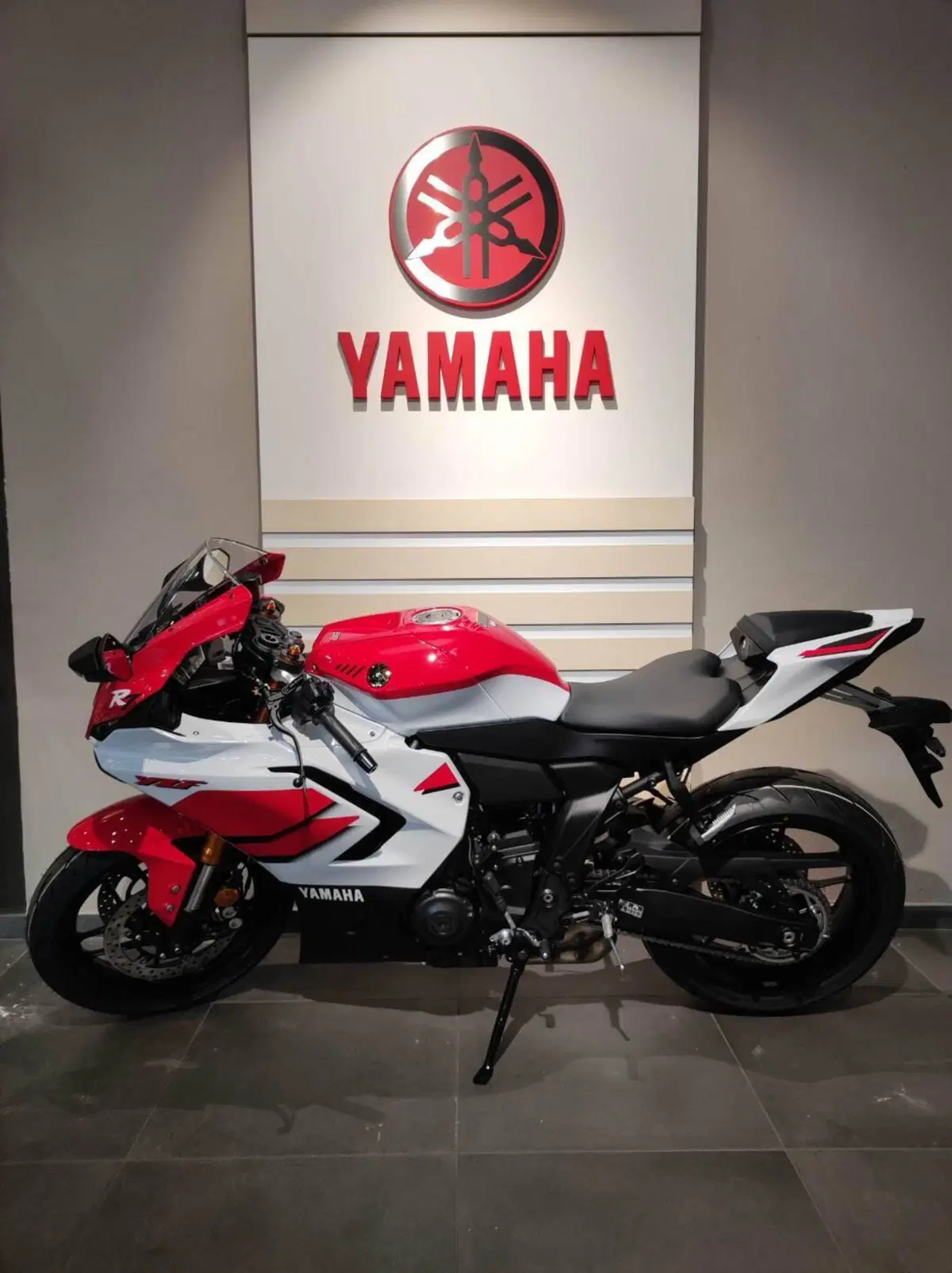 Yamaha YZF R7 70th (2026) (2)