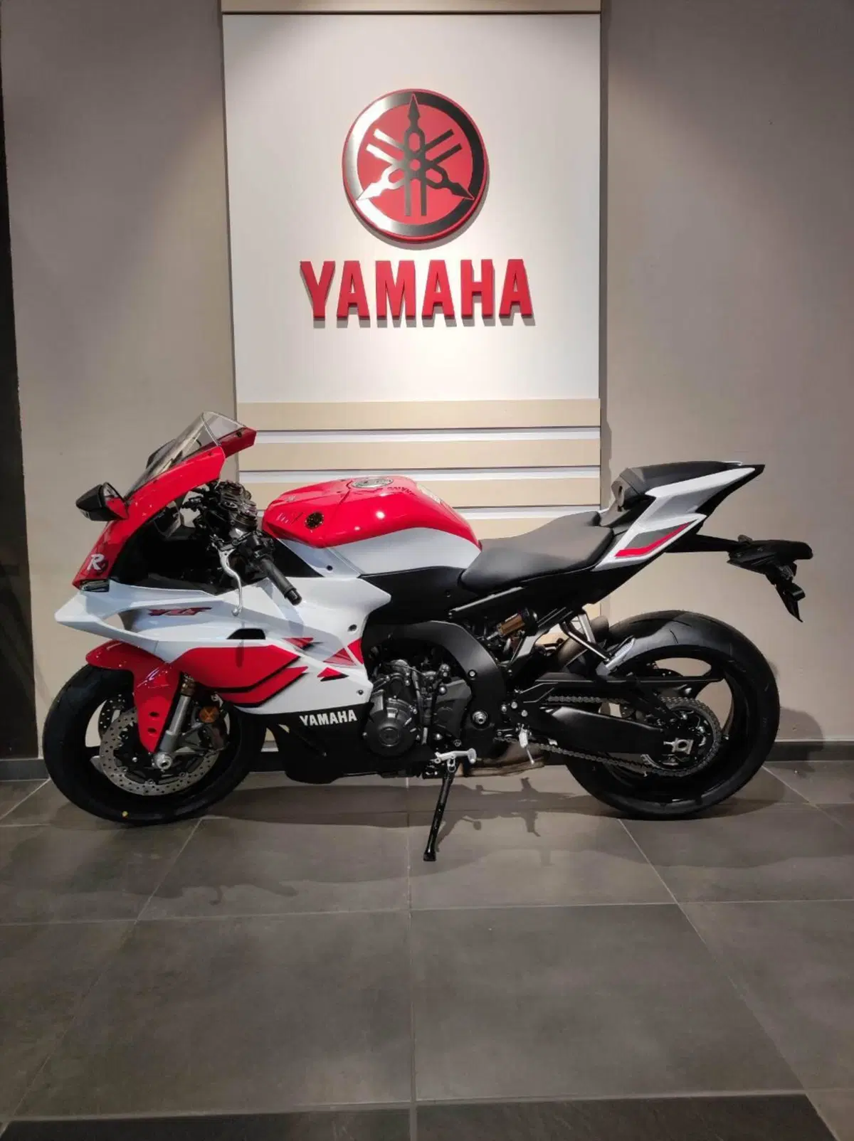 Yamaha YZF R9 70th (2026) (2)