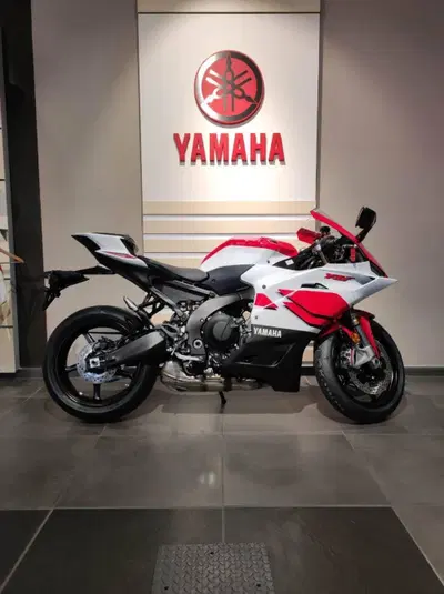 Yamaha YZF R9 70th (2026) usata