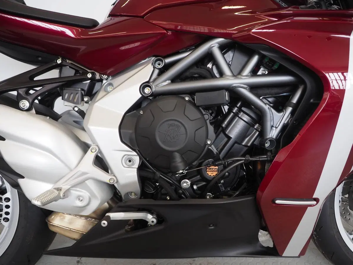 MV Agusta Superveloce 800 98 (2023 - 26) (2)