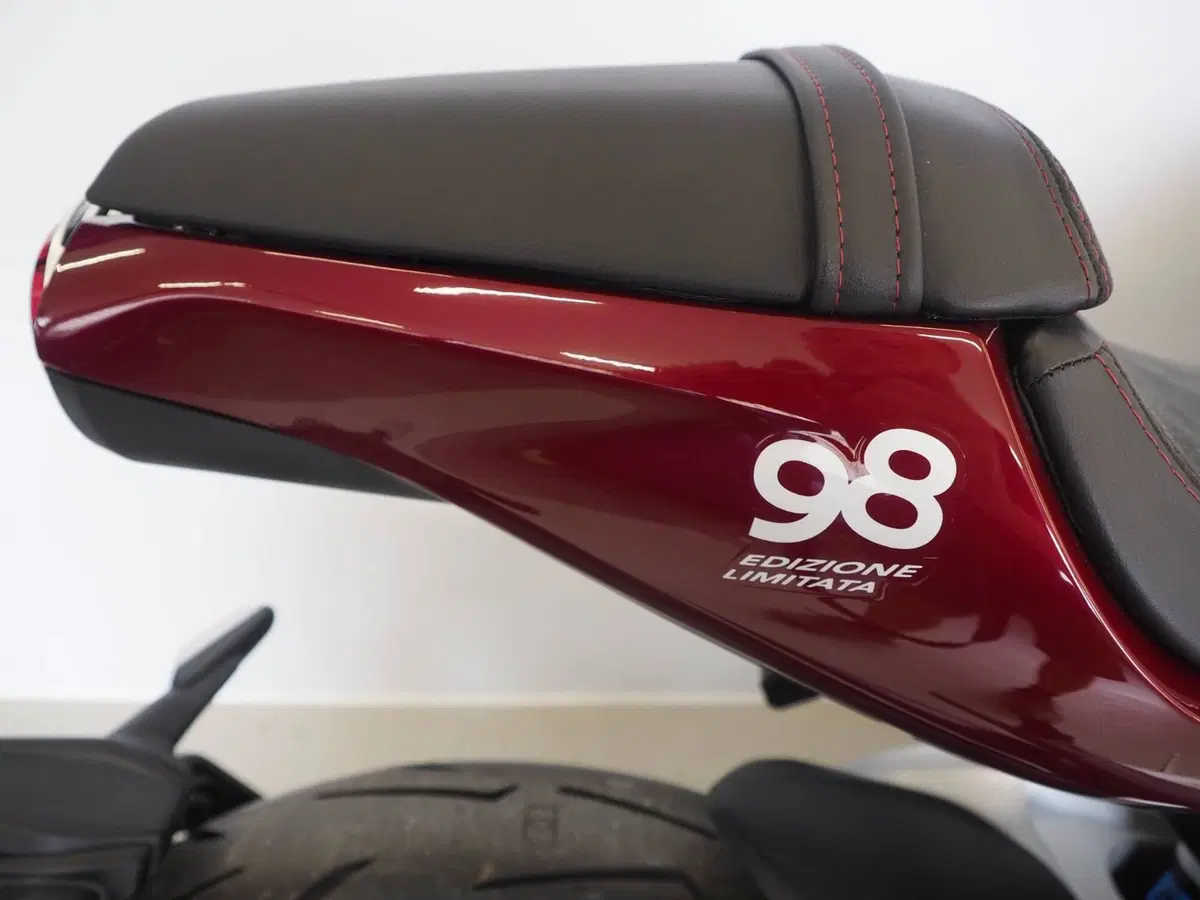 MV Agusta Superveloce 800 98 (2023 - 26) (4)