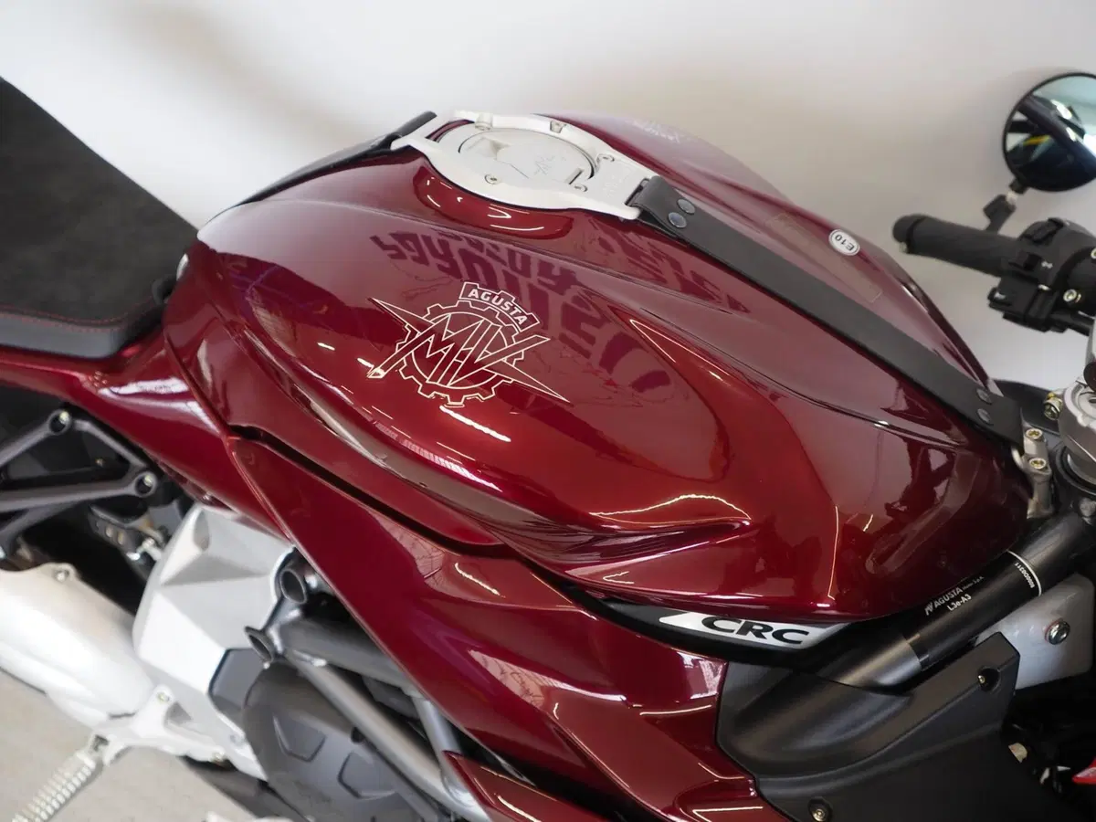 MV Agusta Superveloce 800 98 (2023 - 26) (5)