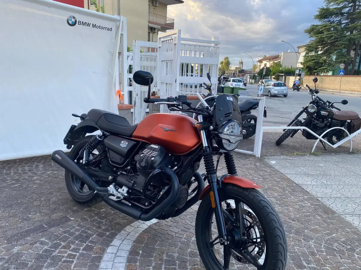 Moto Guzzi V7 Stone (2021 - 24) (2)