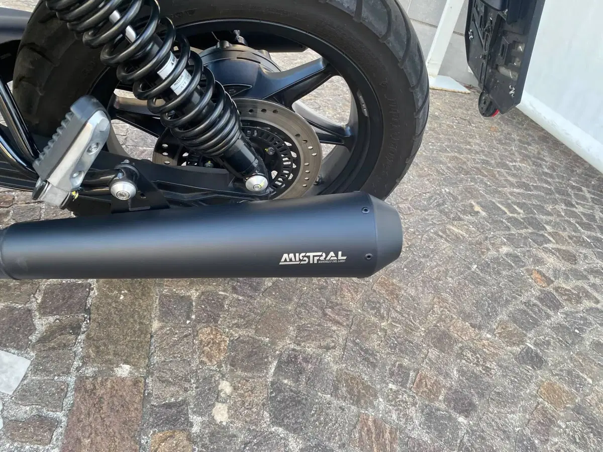 Moto Guzzi V7 Stone (2021 - 24) (5)