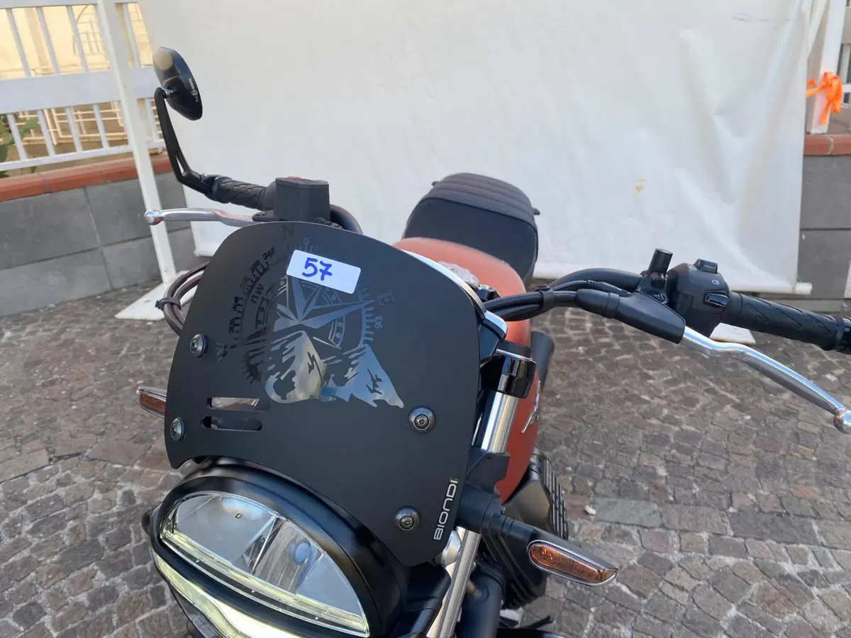 Moto Guzzi V7 Stone (2021 - 24) (7)
