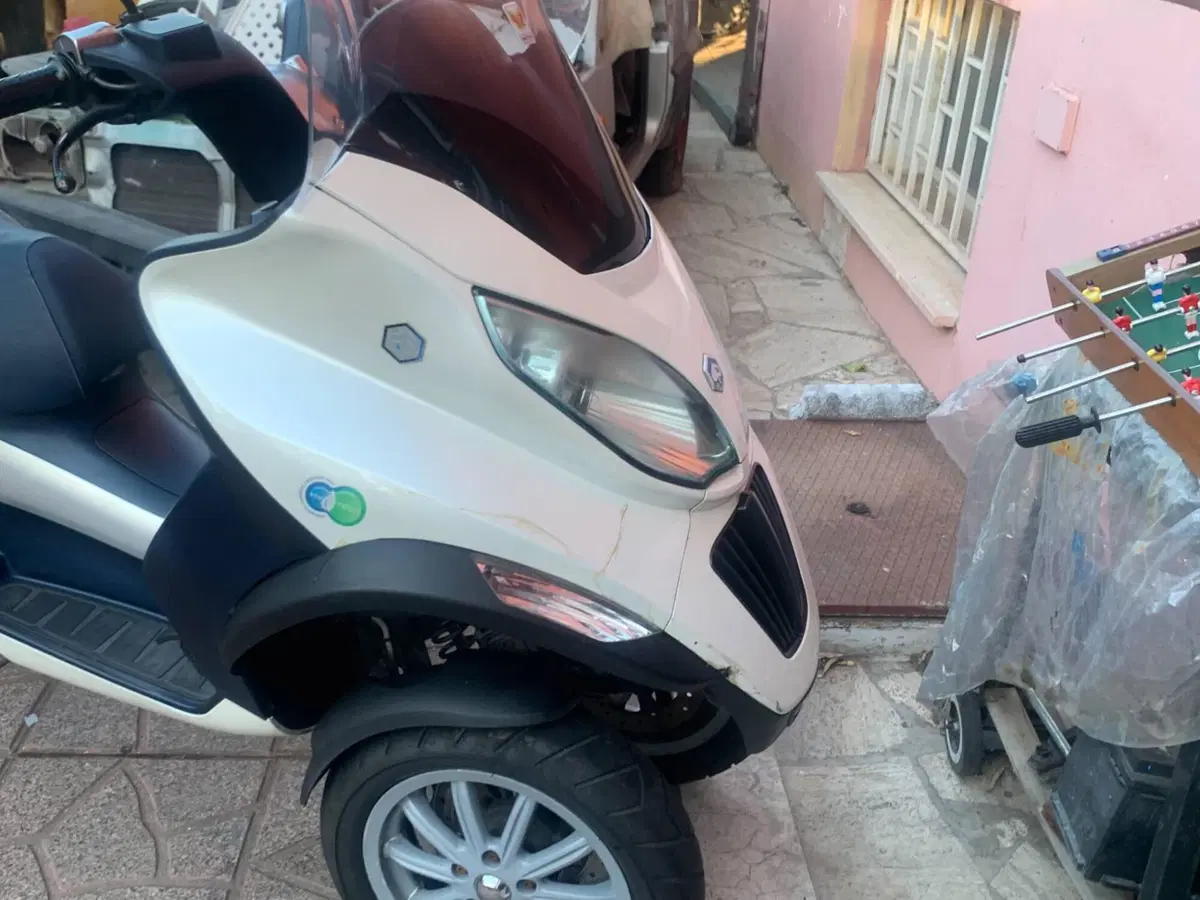 Piaggio MP3 300 Hybrid ERL (2010 - 16) (3)