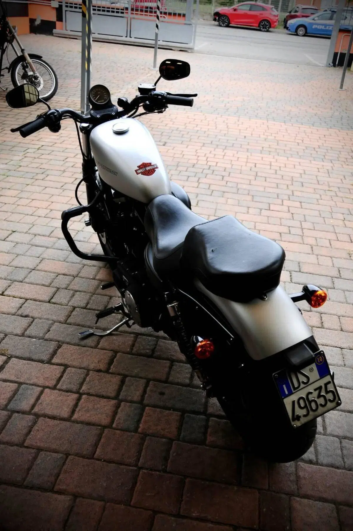 Harley-Davidson 883 Iron (2009 - 11) - XL 883N (4)