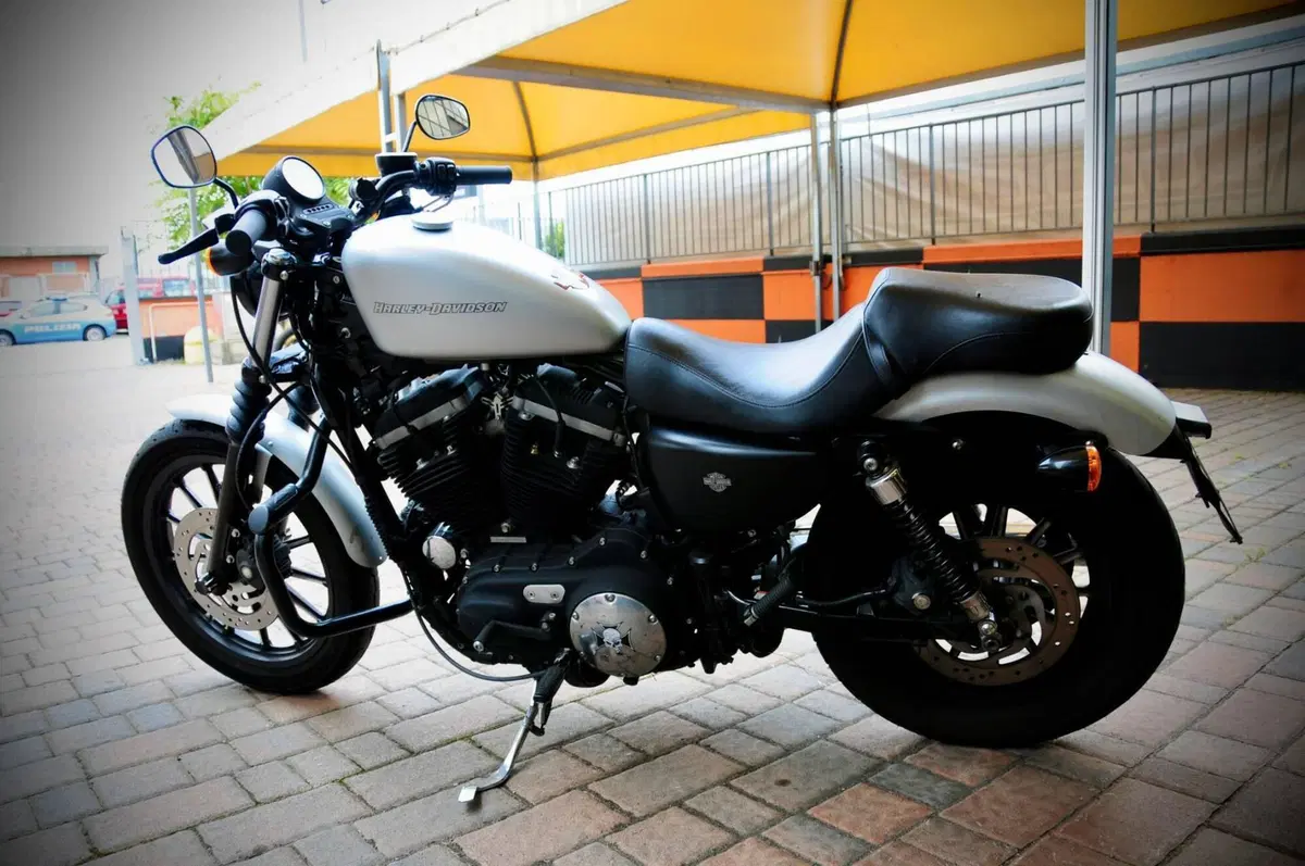 Harley-Davidson 883 Iron (2009 - 11) - XL 883N (5)