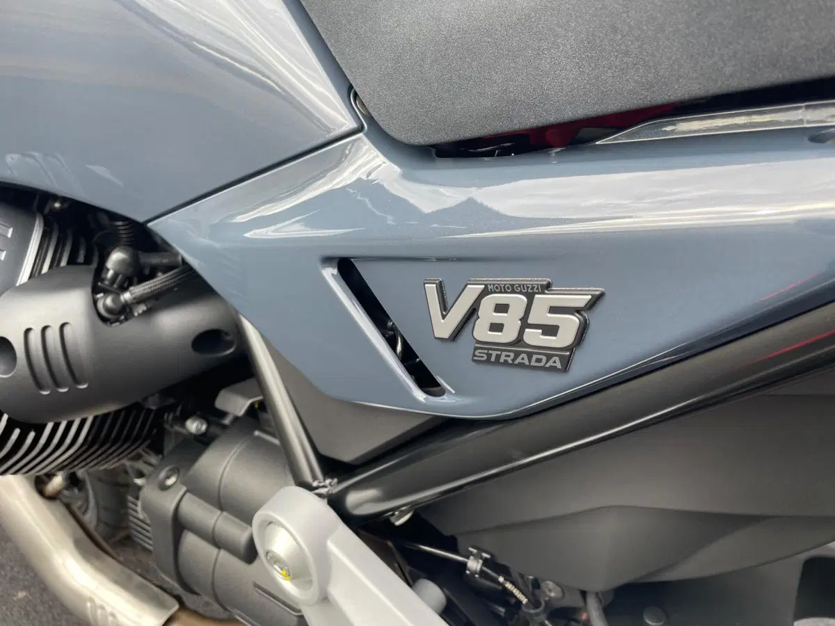 Moto Guzzi V85 Strada (2024 - 26) (3)