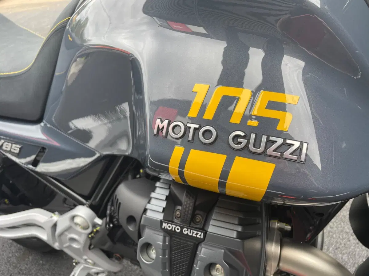 Moto Guzzi V85 Strada (2024 - 26) (4)