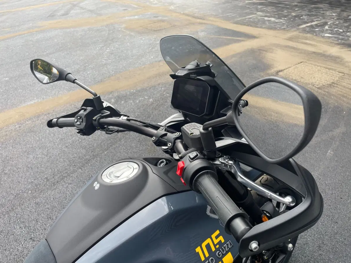 Moto Guzzi V85 Strada (2024 - 26) (8)