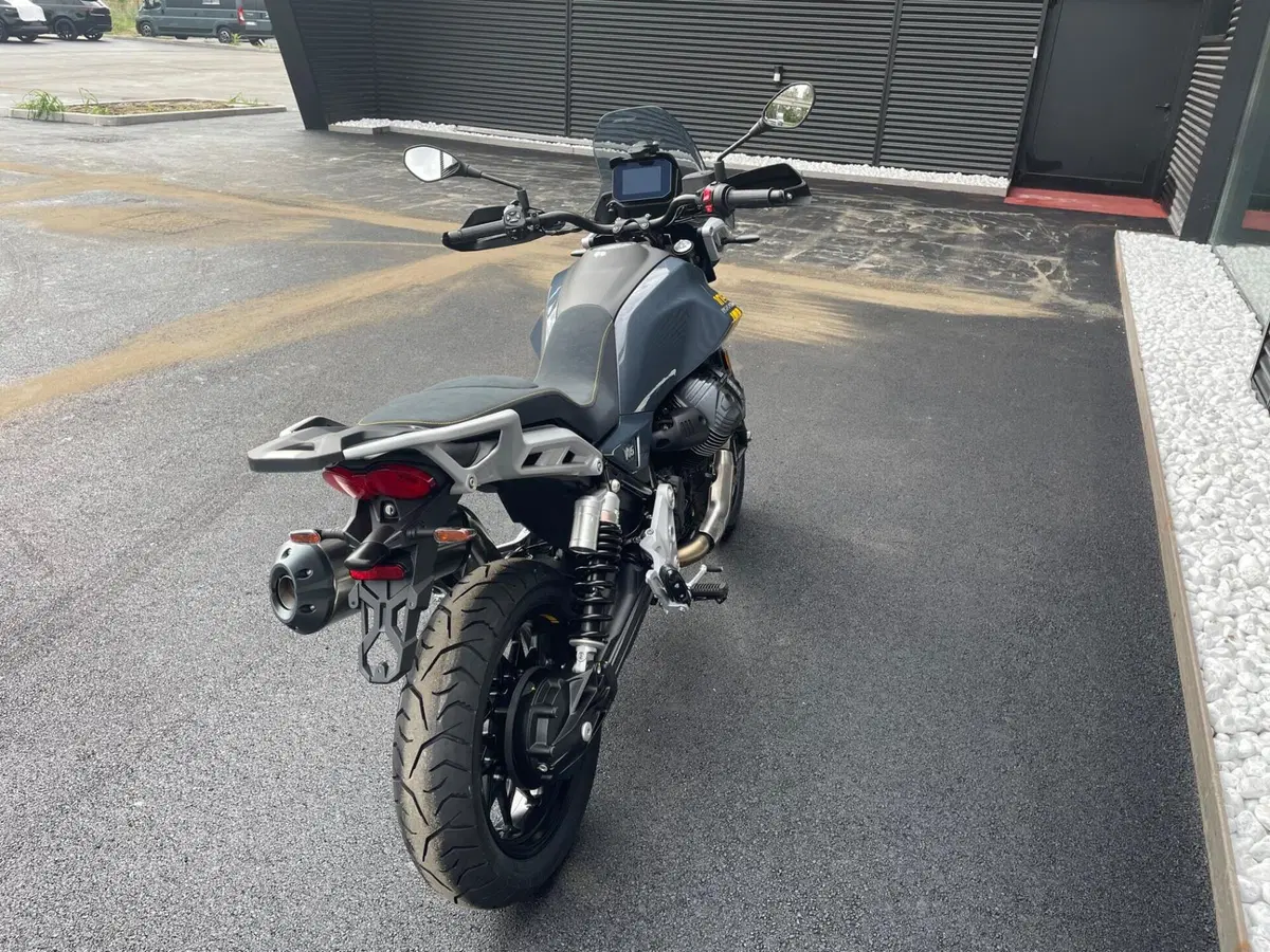 Moto Guzzi V85 Strada (2024 - 26) (5)
