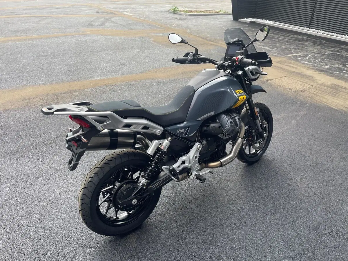 Moto Guzzi V85 Strada (2024 - 26) (7)