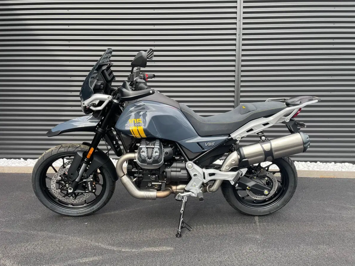 Moto Guzzi V85 Strada (2024 - 26)