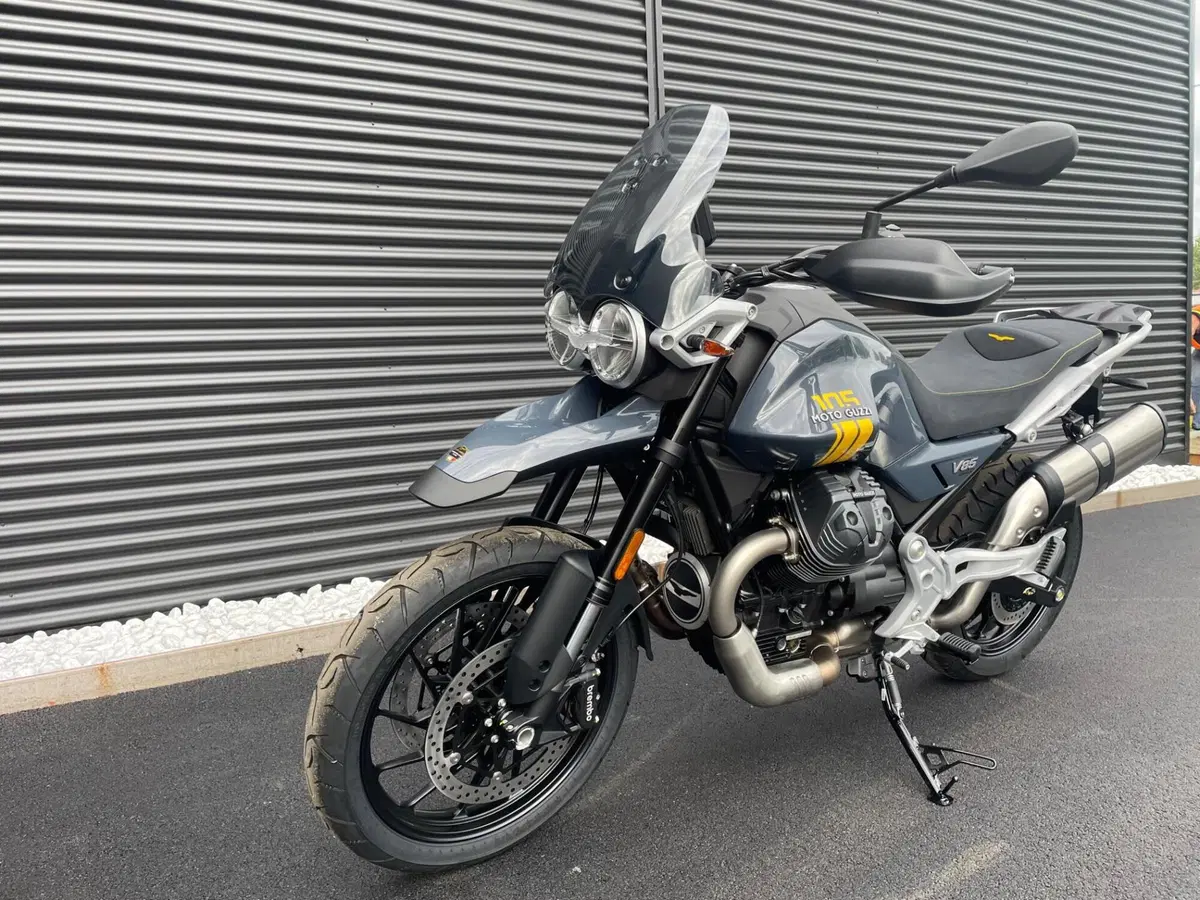 Moto Guzzi V85 Strada (2024 - 26) (2)