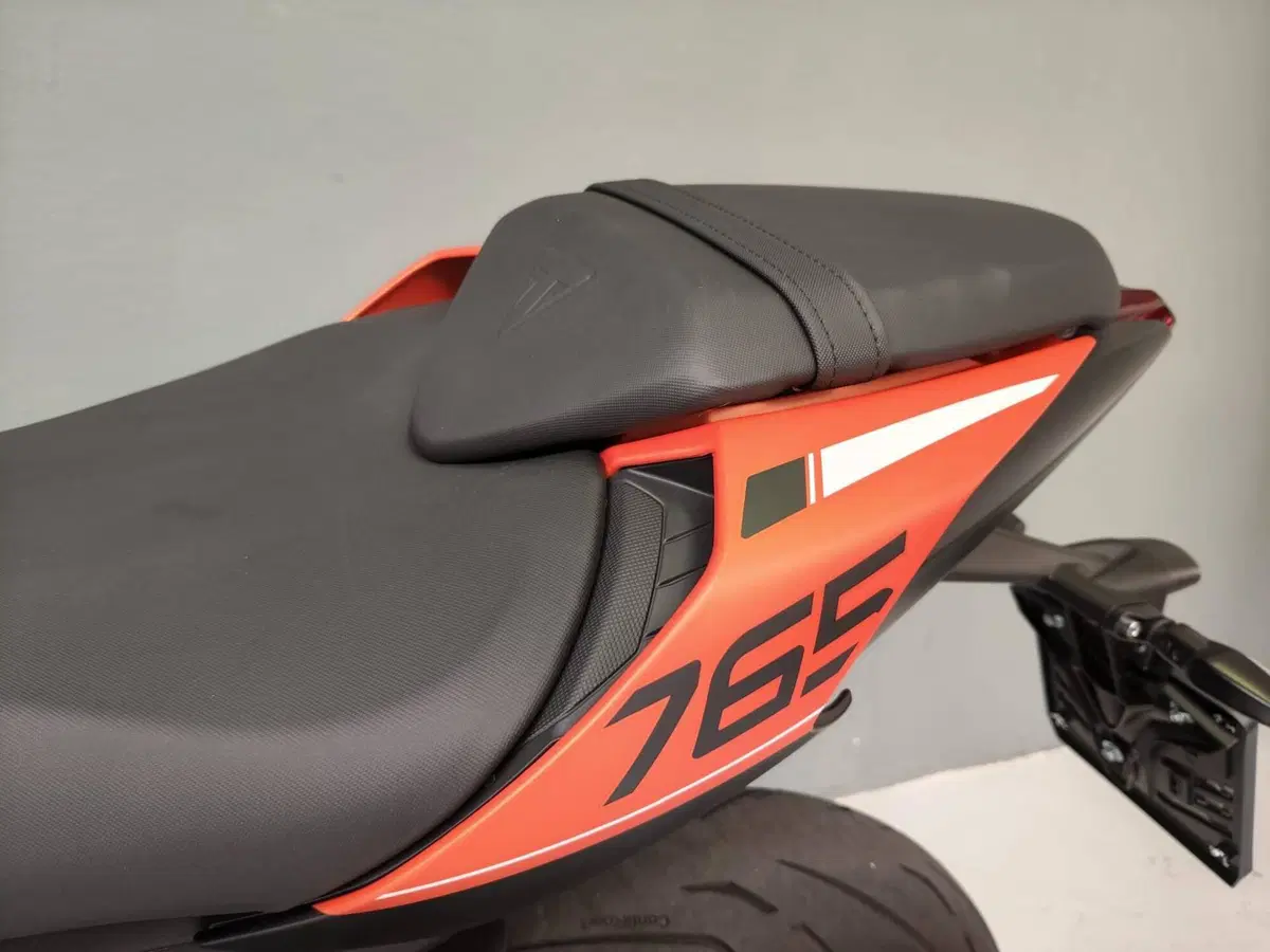 Triumph Street Triple 765 R (2023 - 26) (4)