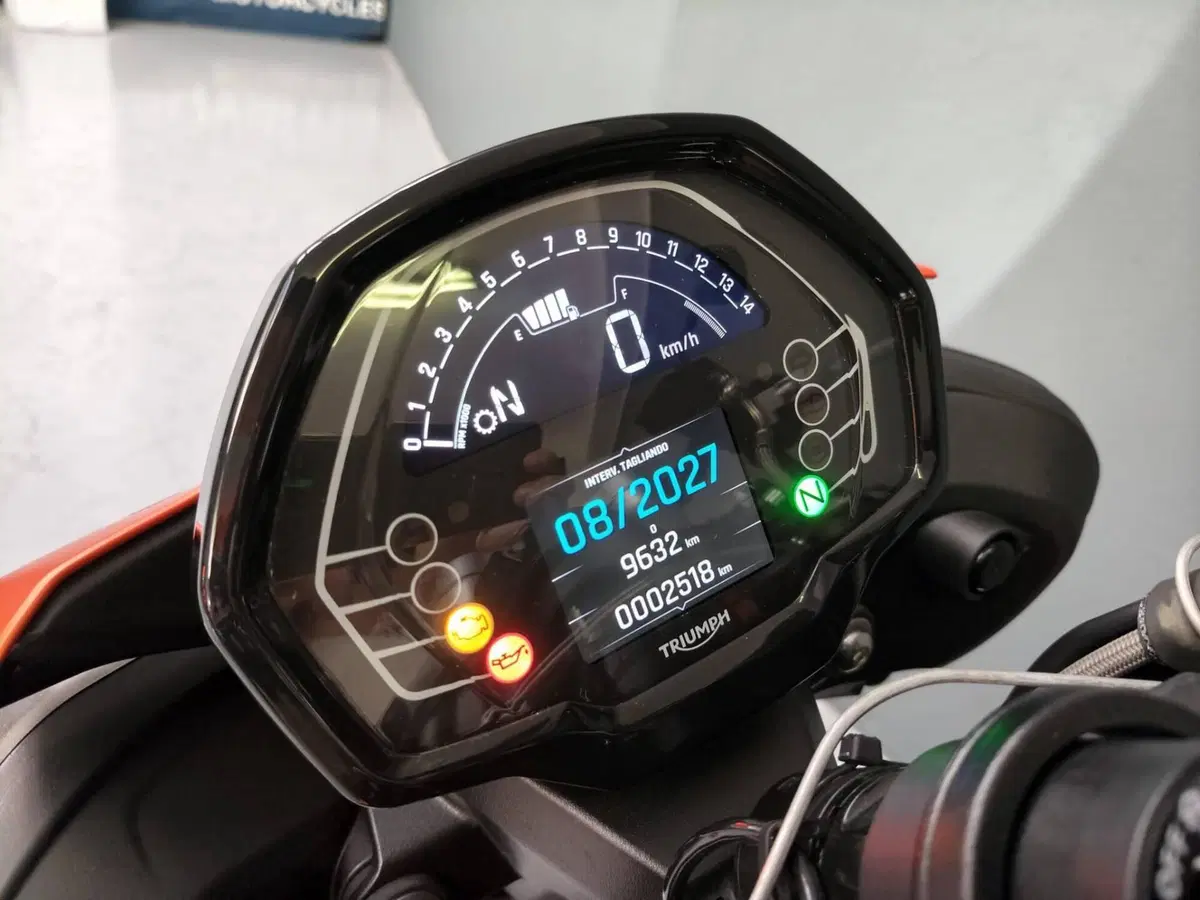 Triumph Street Triple 765 R (2023 - 26) (12)