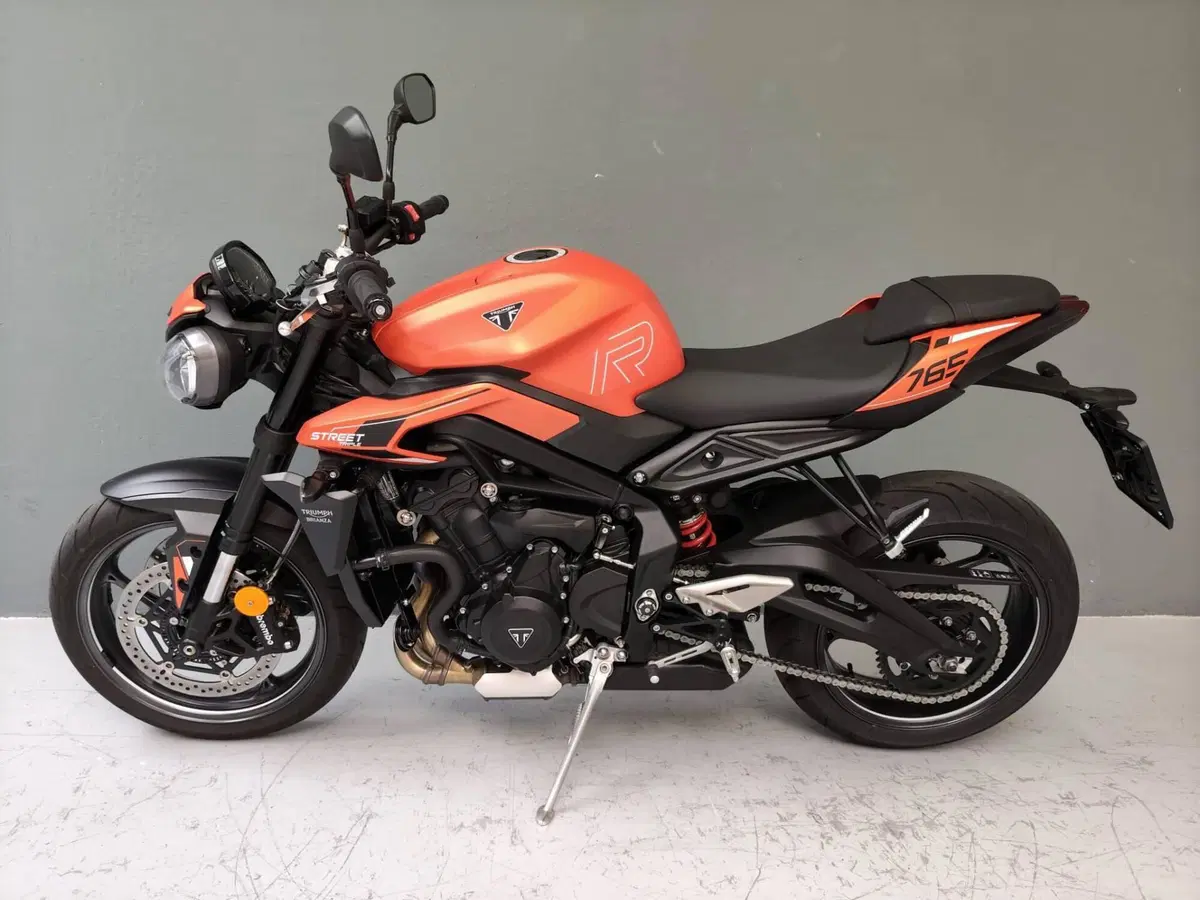 Triumph Street Triple 765 R (2023 - 26) (2)