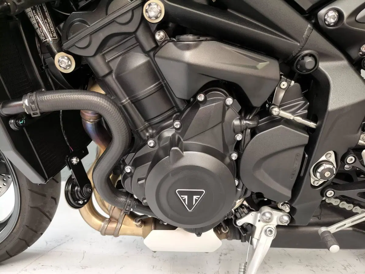 Triumph Street Triple 765 R (2023 - 26) (7)