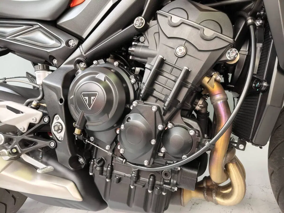 Triumph Street Triple 765 R (2023 - 26) (6)