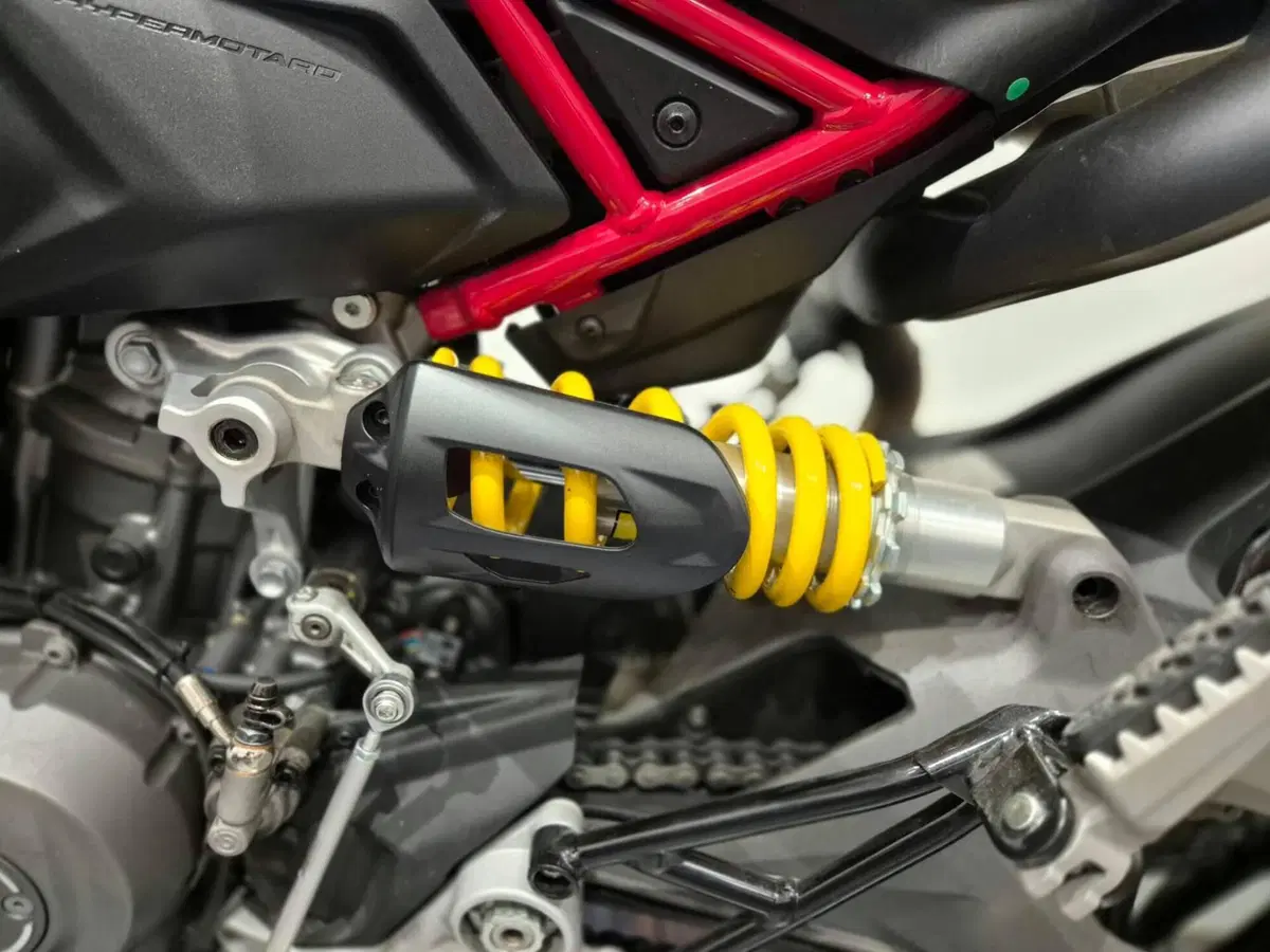 Ducati Hypermotard V2 (2026) (8)