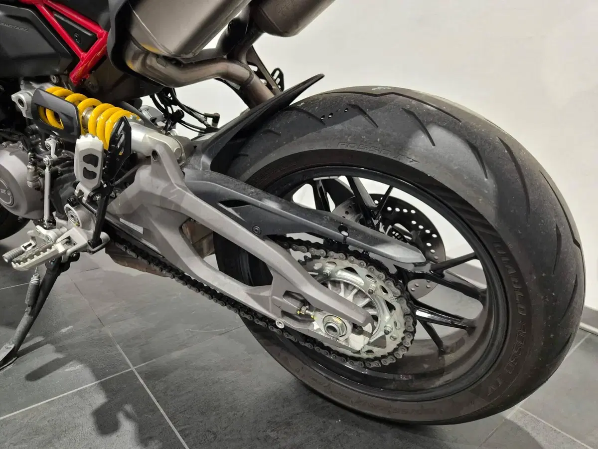 Ducati Hypermotard V2 (2026) (9)
