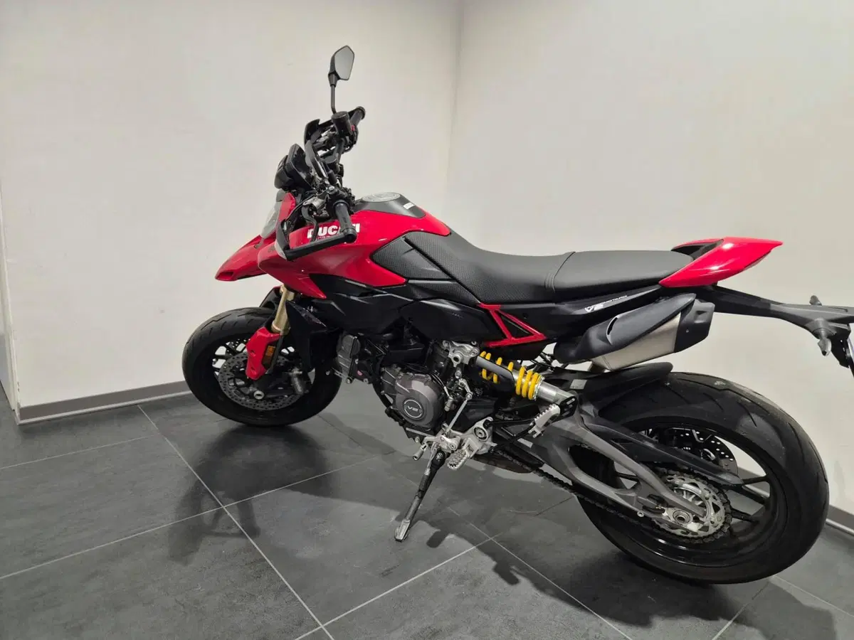 Ducati Hypermotard V2 (2026) (4)