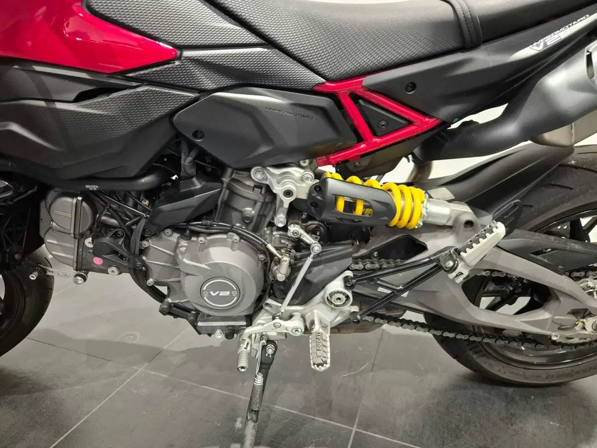 Ducati Hypermotard V2 (2026) (10)