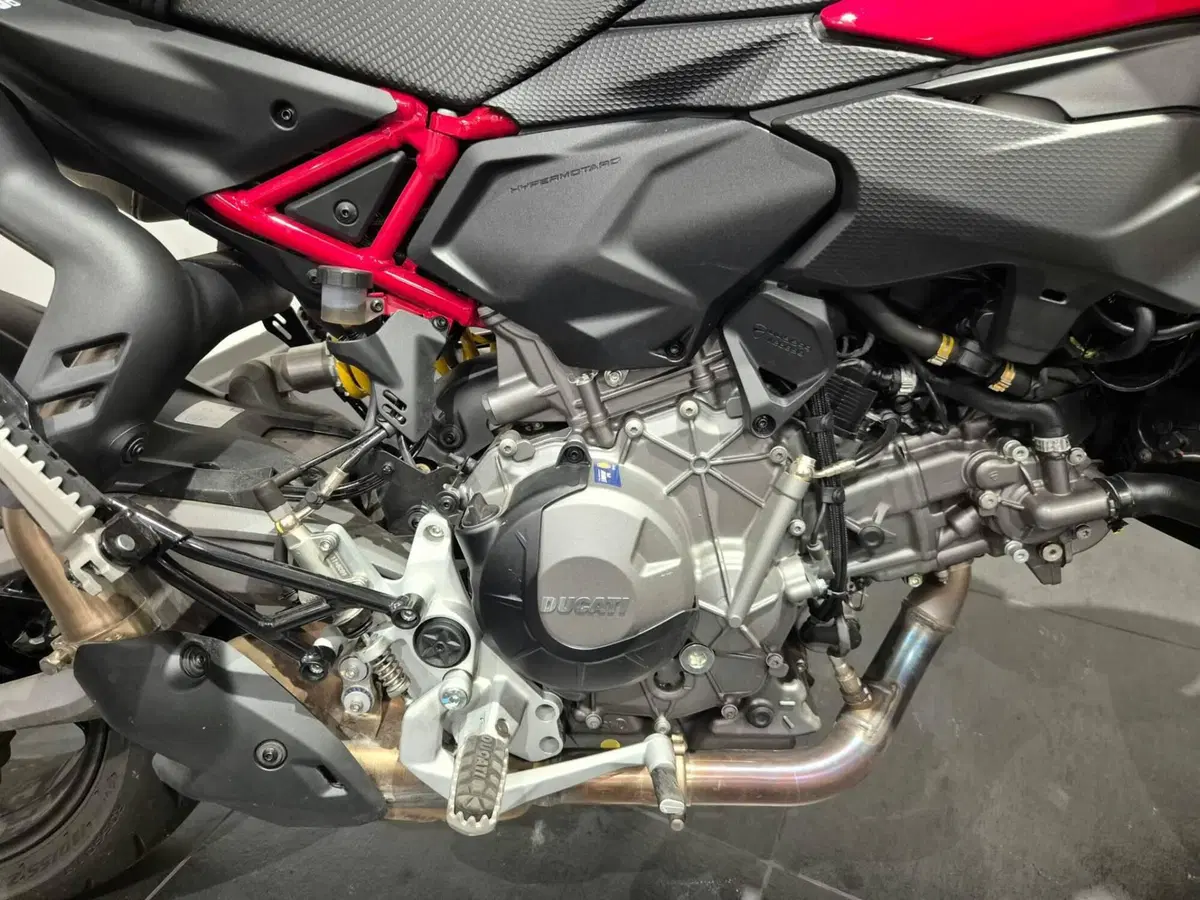 Ducati Hypermotard V2 (2026) (13)
