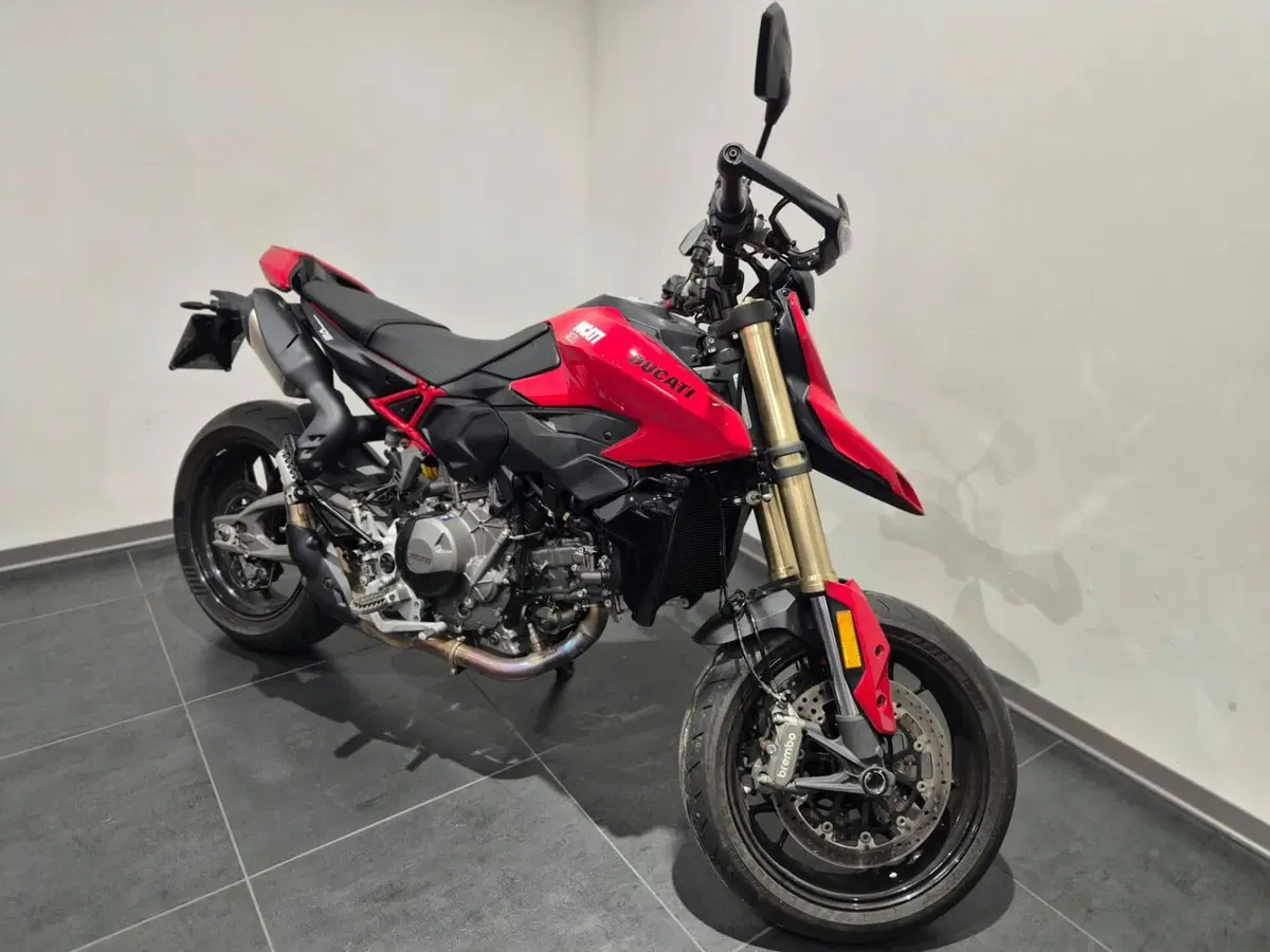 Ducati Hypermotard V2 (2026) (2)