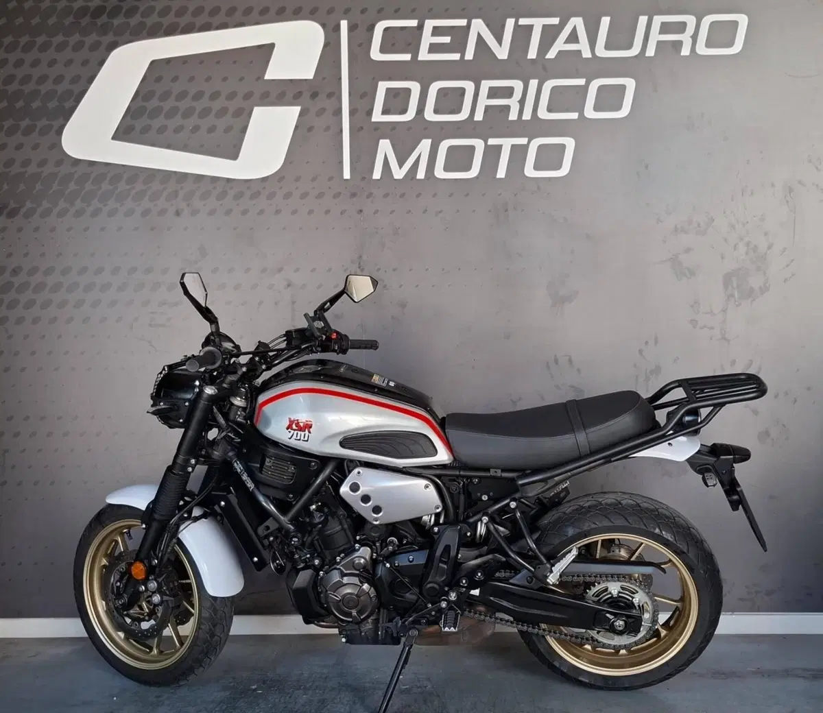 Yamaha XSR 700 XTribute (2021) (2)