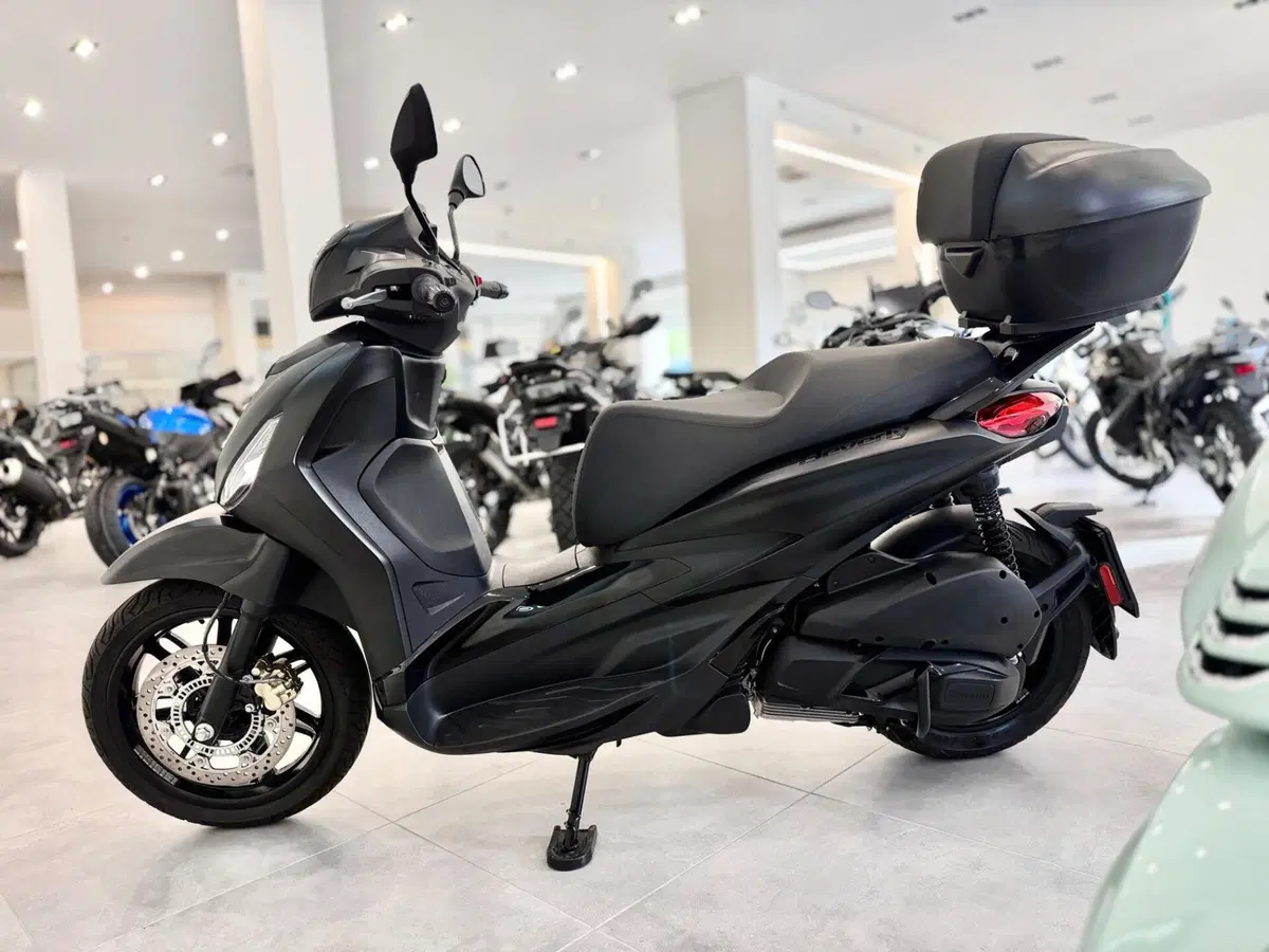 Piaggio Beverly 300 ABS-ASR (2021 - 25) (2)