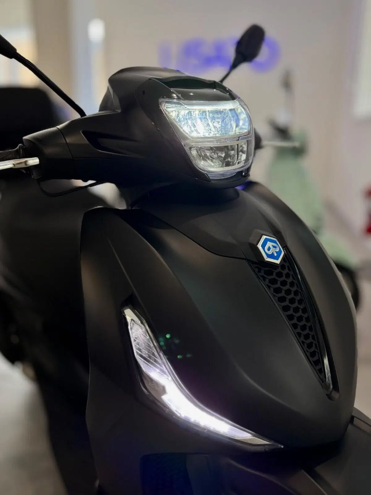 Piaggio Beverly 300 ABS-ASR (2021 - 25) (3)